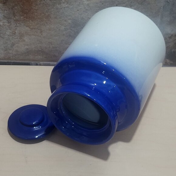 Vintage Blue Willow Cannister with Lid Storage Jar Small - Picture 9 of 10